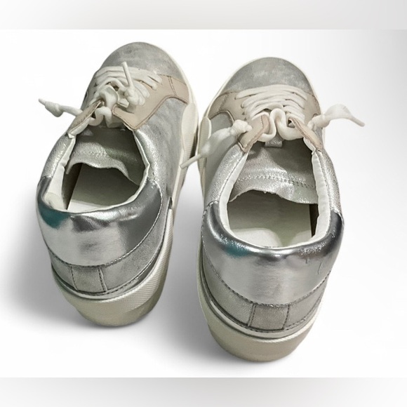 Dolce Vita Helix Women's Sneaker Silver Metallic Goose Shoe Women’s Size 7.5 - Picture 4 of 5